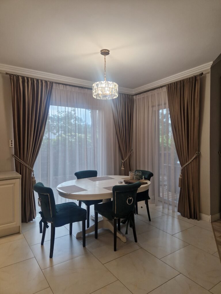 Aksominės naktinės užuolaidos ir Vokiškos dieninės